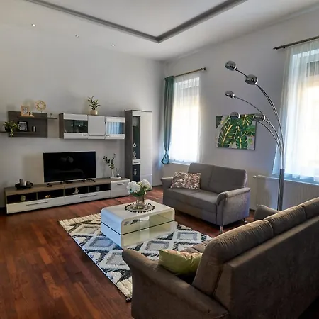 Jokai Appartement *